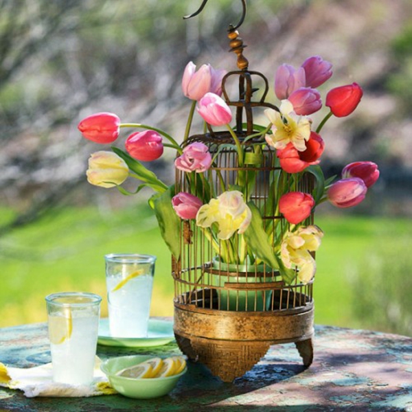 Lente decoratie maakt prachtige tuinideeën voor het maken van tulpen