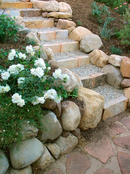 robusto diseño de jardín de escalera estable con escalones de guijarro