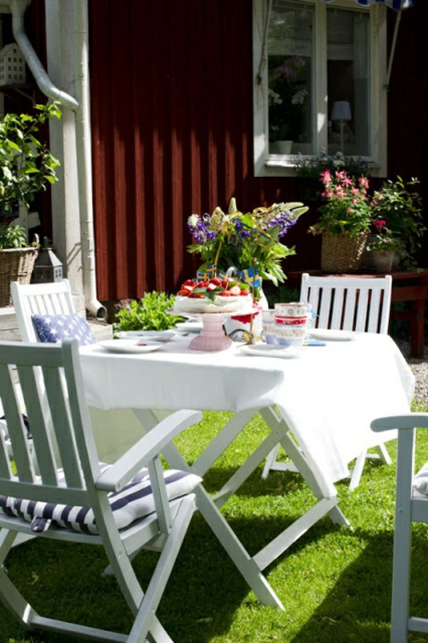 Havehus i svensk stil spisebord gårdhave