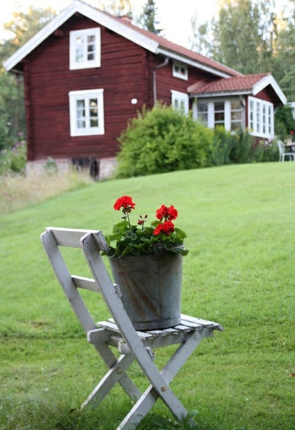 Havehus i svenske stil stol blomster