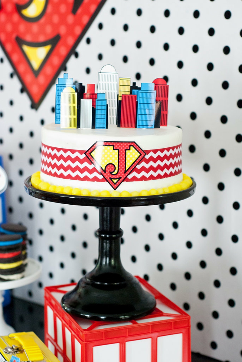 Gimtadienio tortos nuotraukos Vaikų gimtadienio pyragai Supermano piktograma