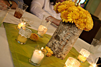 Décoration de table jaune bougie vase bovins