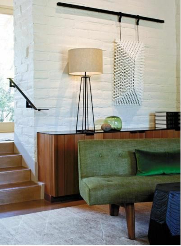 Žaliosios sofos grindų lempos baltos plytos sienų apdailos mediena