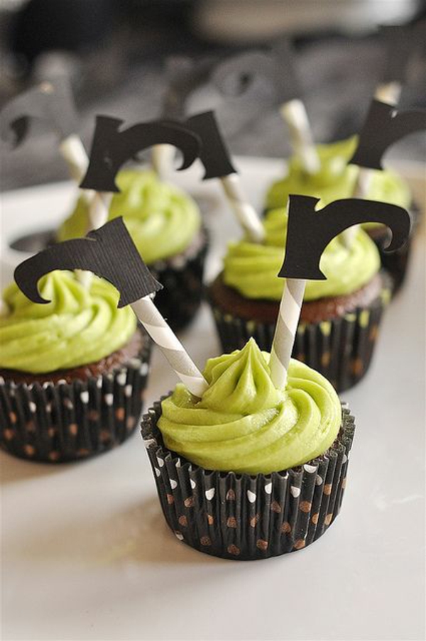 Scary muffins αποκριές ζαχαροπλαστικής ψήνοντας πράσινα cupcakes