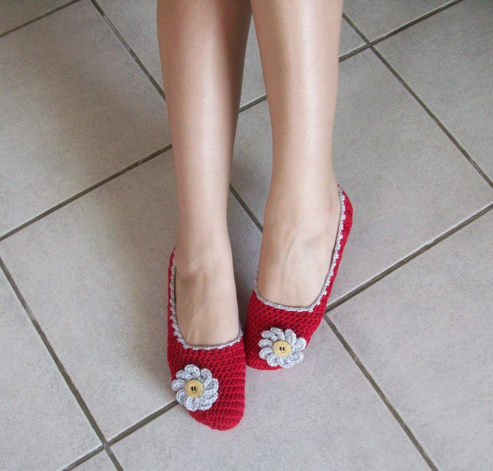 Плетене на една кука модел домашно чехли плетене на една кука червени цветя