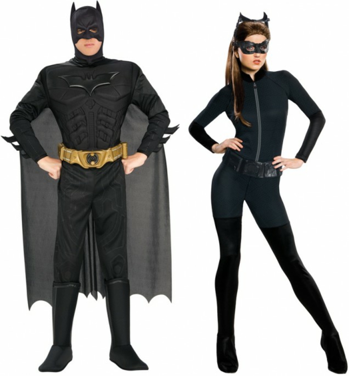 Хелоуин костюми са направени от Батман и Catwoman