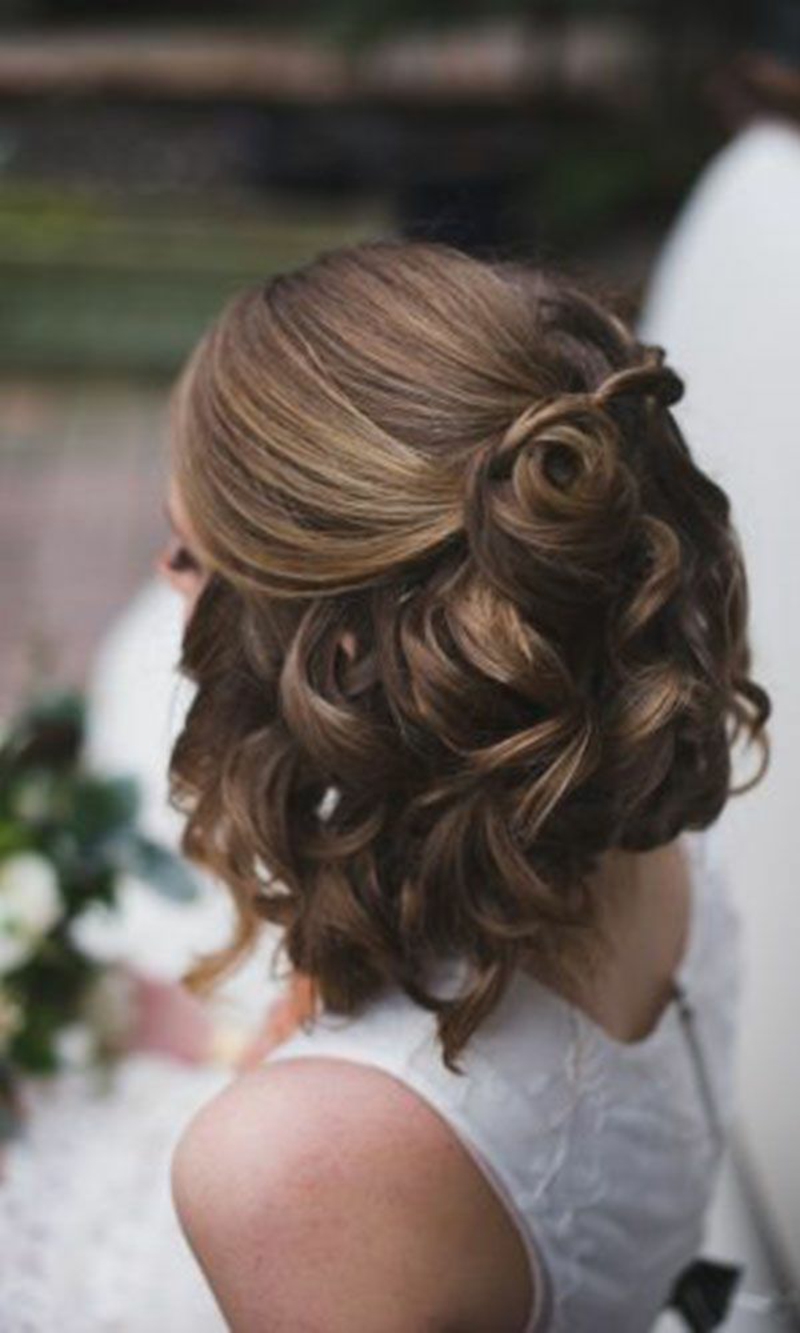 Γάμος hairstyles κοντά μαλλιά μισο-ανοιχτό