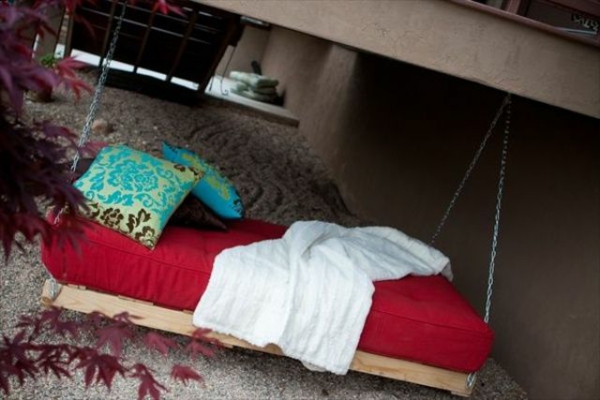 עץ נדנדה גינה עשוי משטחים למיטה מזרן