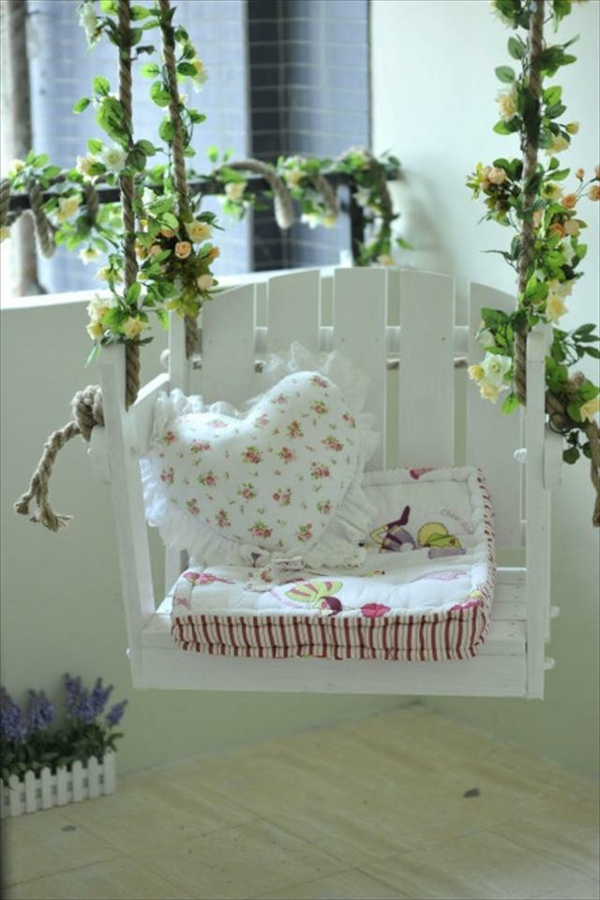 Ξύλινη κούνια κήπου από παλέτα κρεμαστά καρέκλα