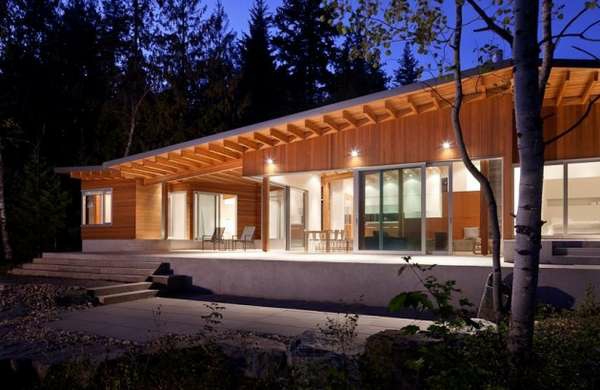 Geprefabriceerd hout en blokhutten 's nachts Houten bungalow