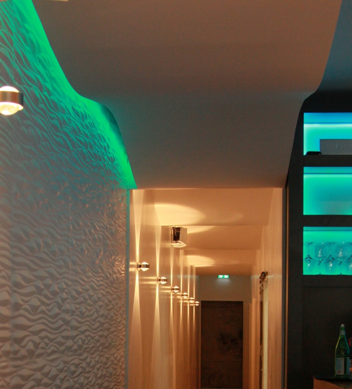 Окачен таван осветление зелено
