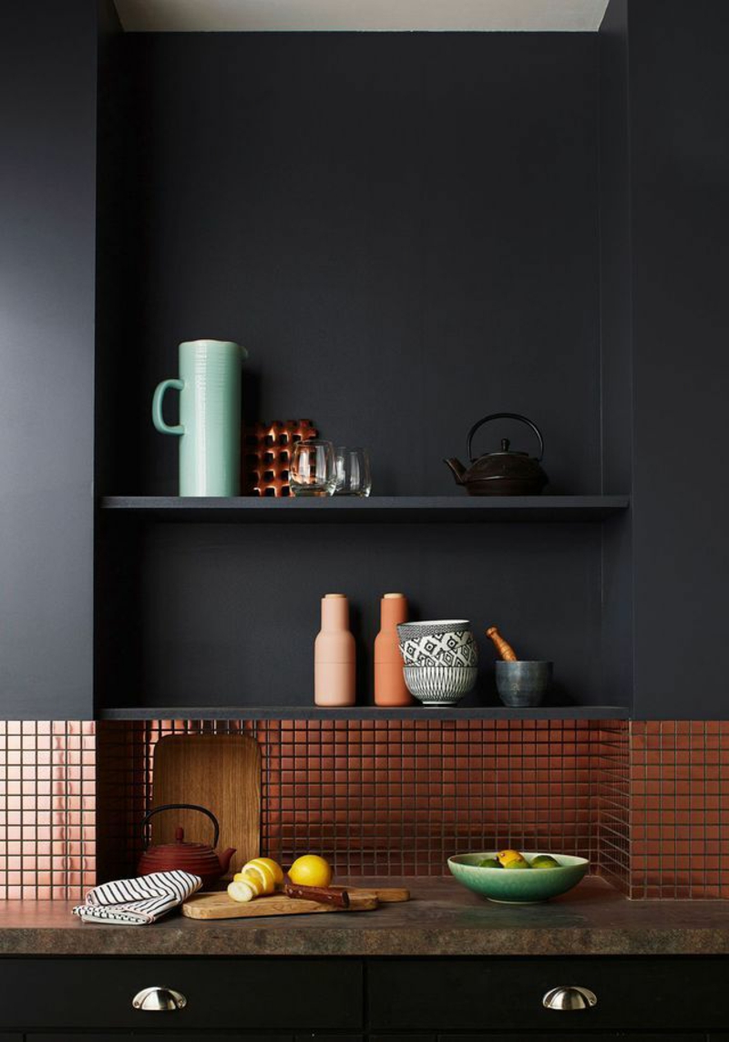 Ιδέες για δημιουργική τοίχο κουζίνα μαύρο ράφια