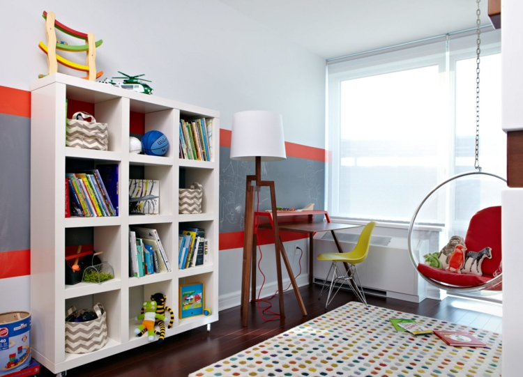 Ikea сервира библиотека за съхранение на дървени багажници за деца