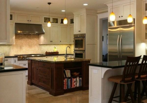 在工匠风格现代厨房挂灯的室内设计理念
