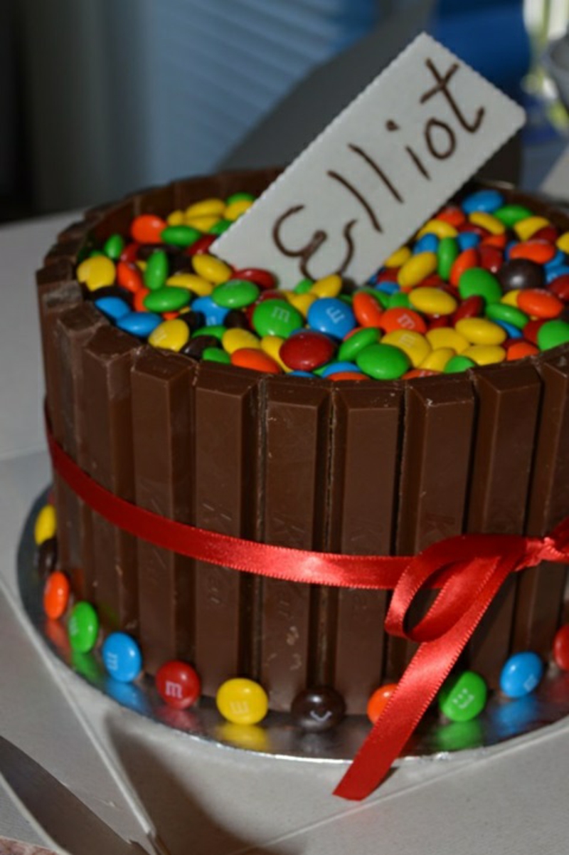 Lasten Kit Kat -kakku koristelu syntymäpäiväkakku