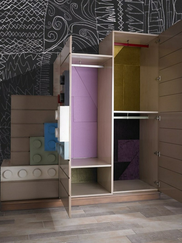 детска стая ЛЕГО стил създаден отворен шкаф