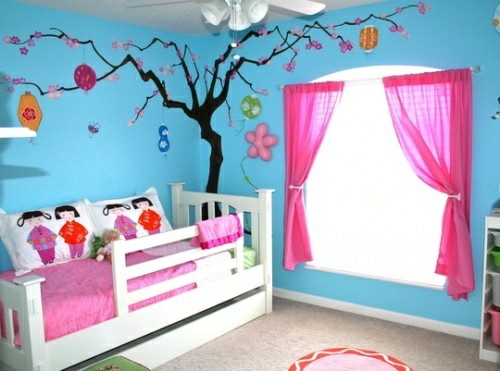tableau design rideaux colorés chambre d'enfants peinture mur design idée