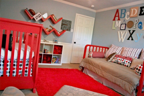 стена дизайн идея дизайн черна дъска червена живопис детска стая