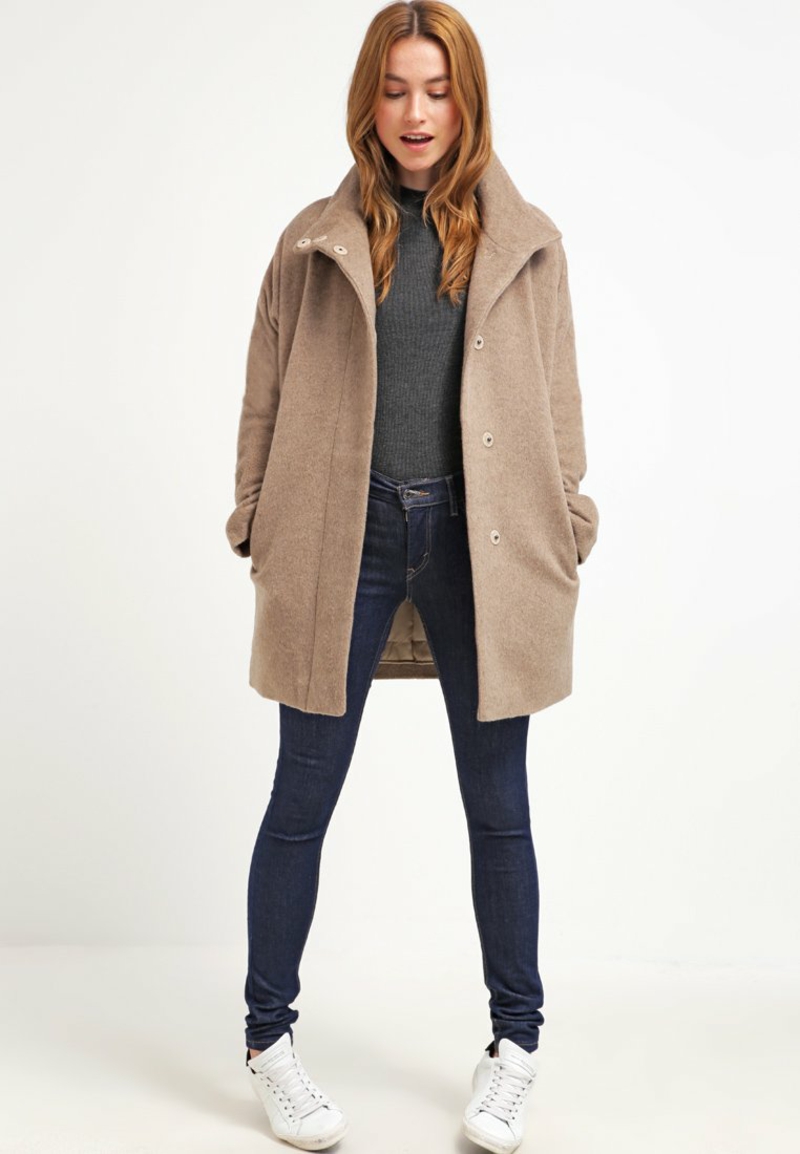 Abrigo corto de mujer color marrón claro de Kiomi Venta