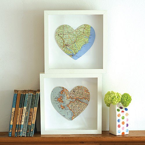 Small frame hearts maps decor design