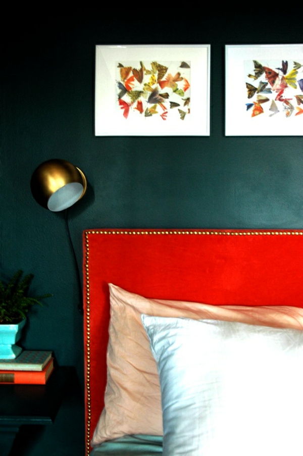 שילובים של צבעי הקיר ראש המיטה אדום
