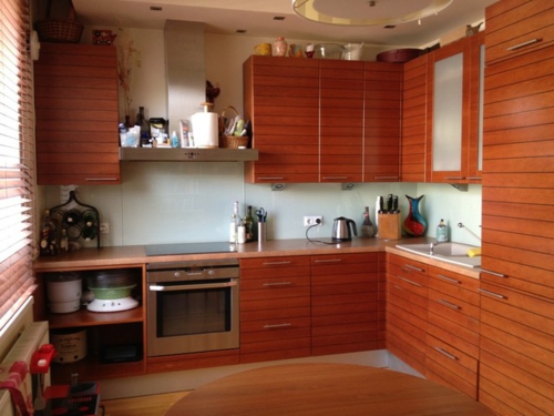 紧凑的厨房提供木制家具表面纹理