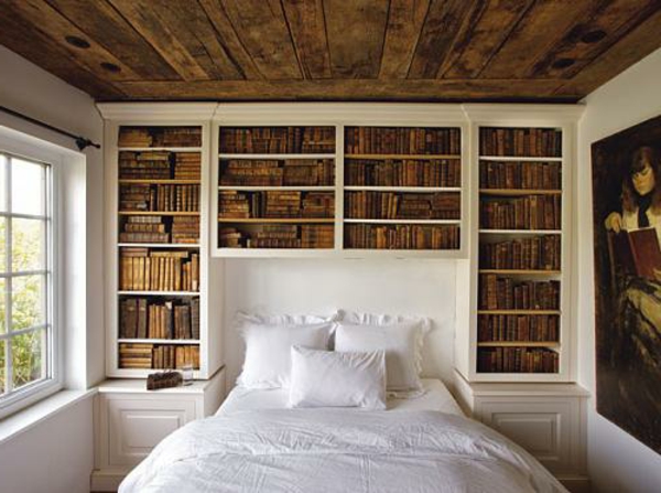 Κεφαλές ξύλινα κρεβάτια ράφια κλασική κρεβατοκάμαρα