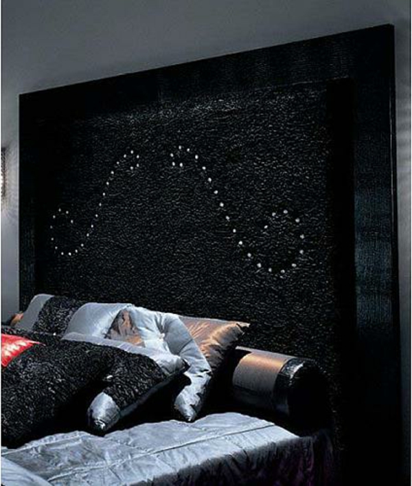 Capacele negru paturi dramatic model moale