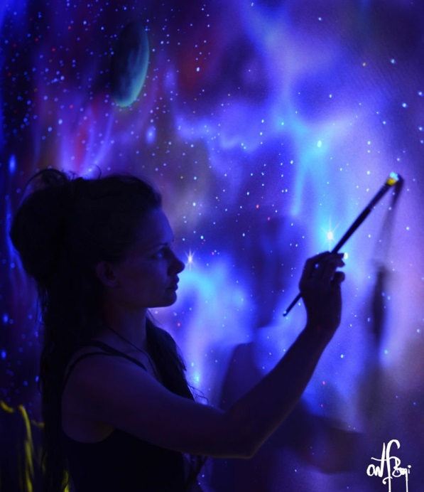 Творческото стенописи с цветове от нюансът на звездите