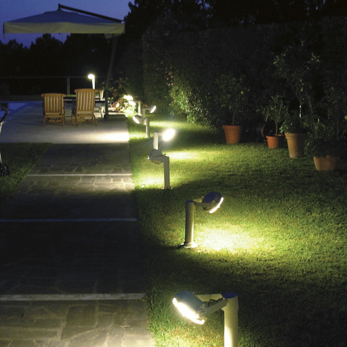LED belysning hage sommer natt