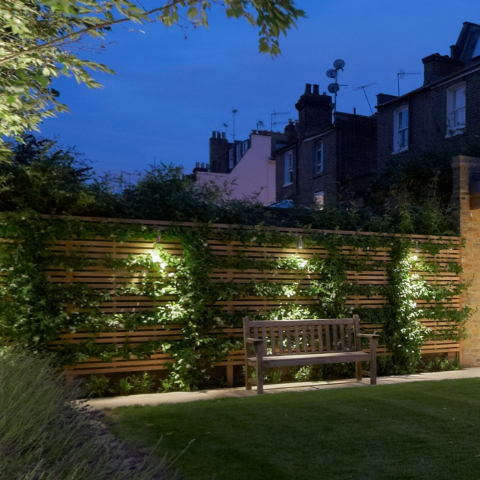 Iluminación LED jardín pasarela pared