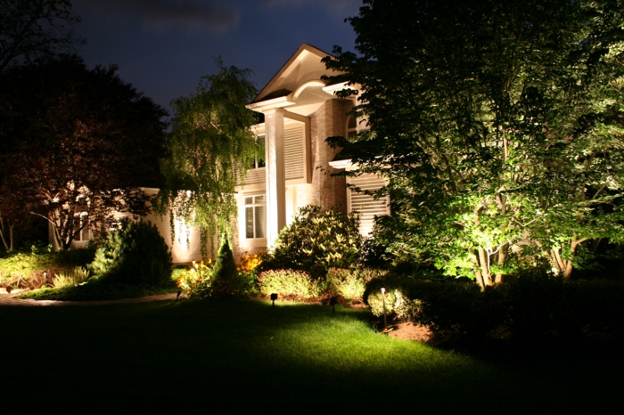 Iluminación LED jardín pasarela
