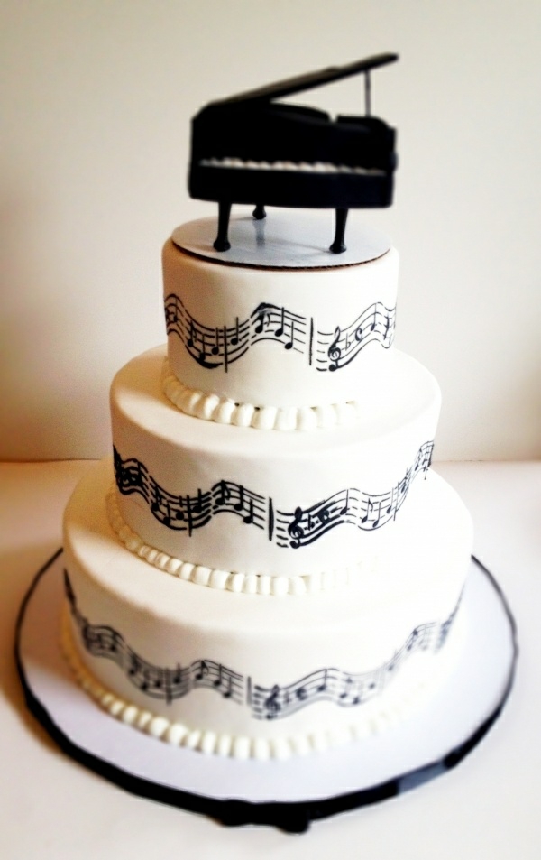 Delicioso pastel de música de varios pisos