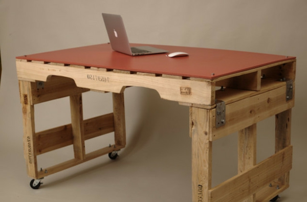 Furniture Euro pallets make modular desk