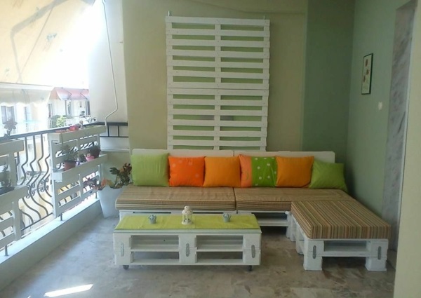 Furniture made of pallets garden furniture europaletten throw pillow pads multicolored