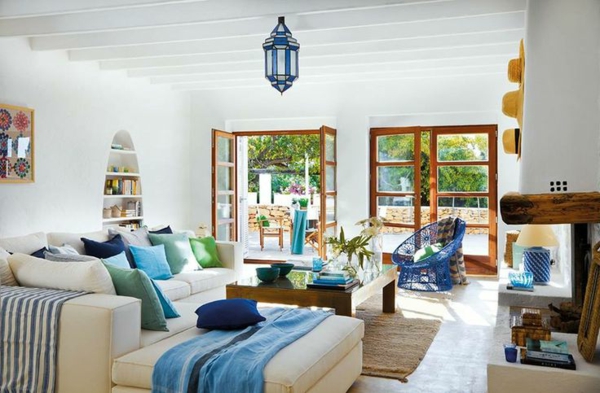 Sala de estar de los muebles del estilo del país del diseño interior mediterráneo
