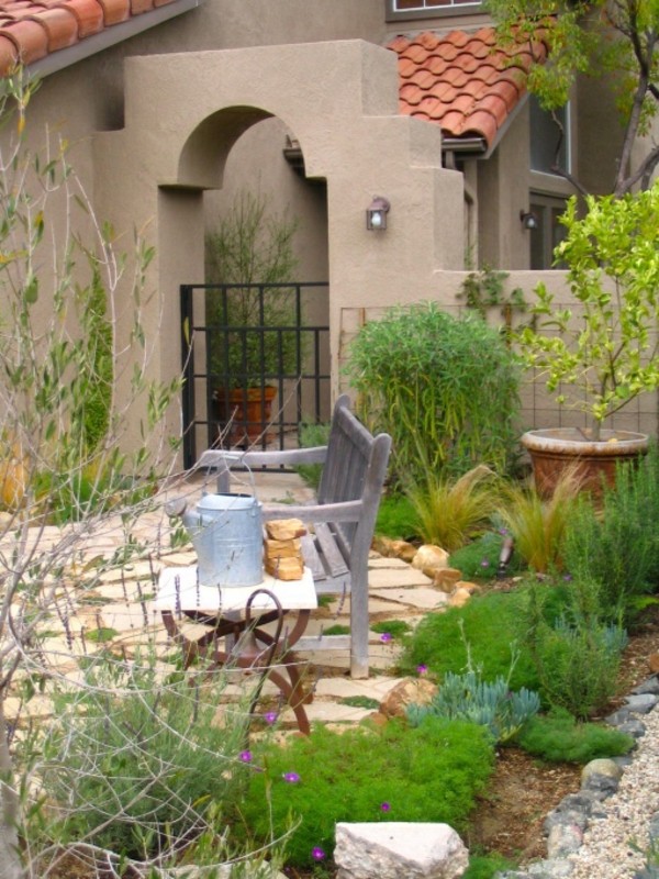 Средиземноморски градински дизайн градински мебели определени каменни плочи