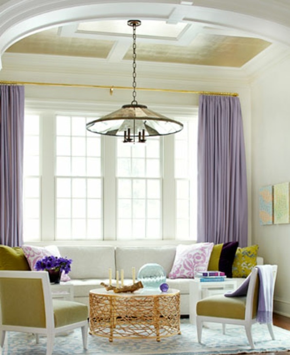 rohkeat värit olohuoneeseen 2015 violetti verhot