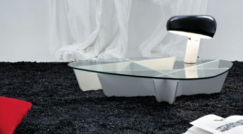 Moderni houkuttelevat sohvapöydät olohuoneen lasilaseille
