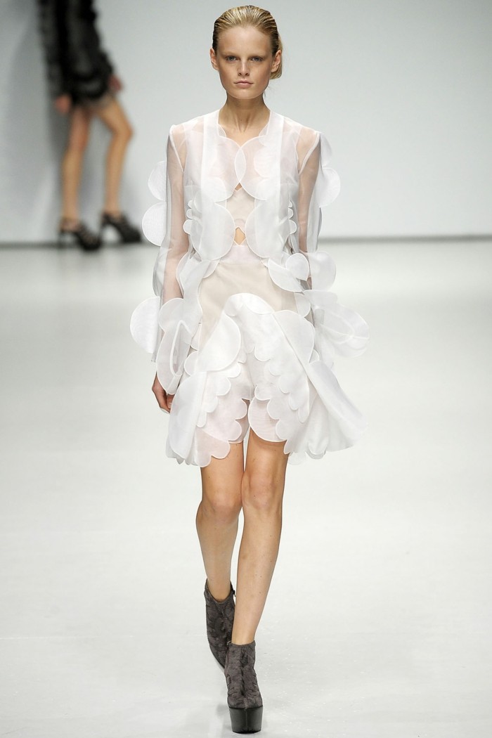 Muoti trendit catwalk muoti läpi-läpinäkyvä mekkoja