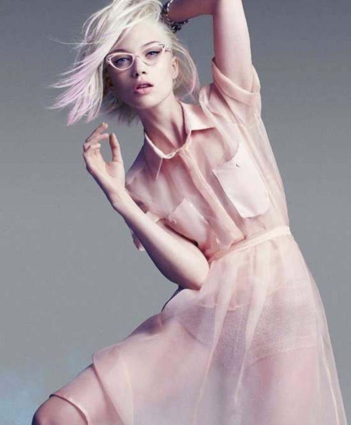 Modetrends gennemsigtig kjole lyserød romantisk
