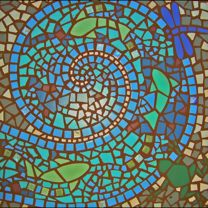 Самият мозайка прави градински пътеки мозаечни камъни