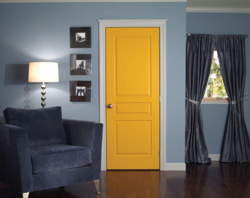 Idées d'ameublement pour les portes de la salle jaune clair