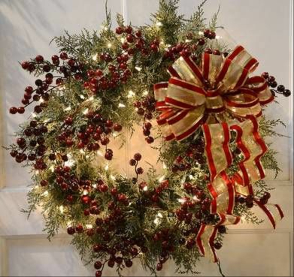 Nye julerrangementer gjør dekorative bånd