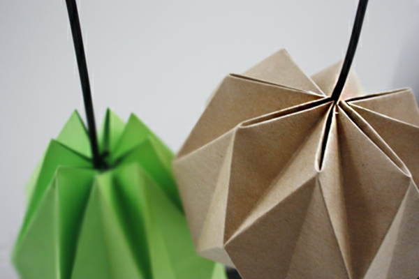 Instrucciones de la pantalla marrón verde origami