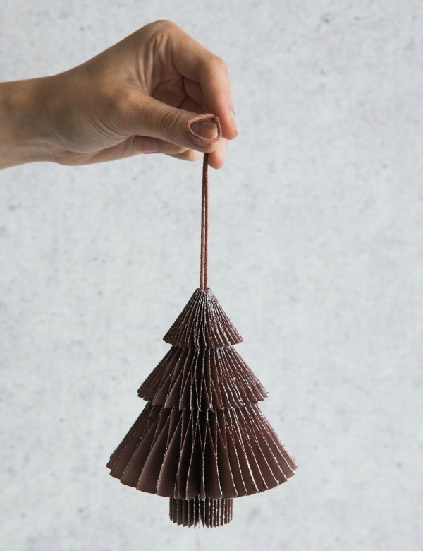 Origami juletræ lavet af pap jule dekoration selv