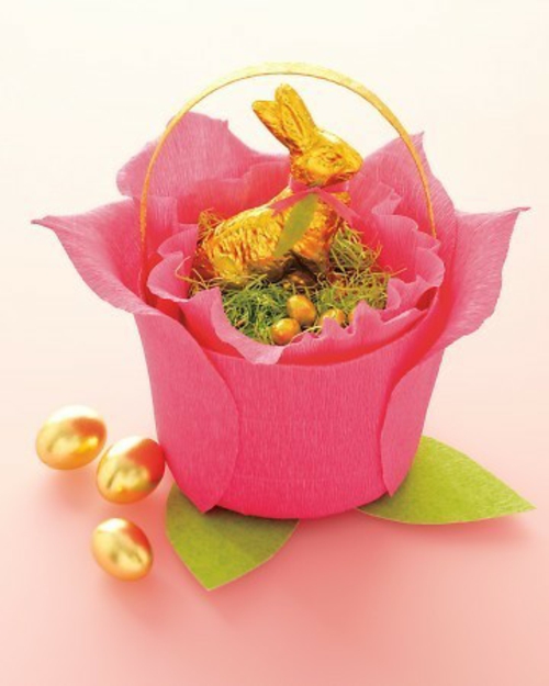 Décoration de Pâques en pot de fleur artisanat rose et violet