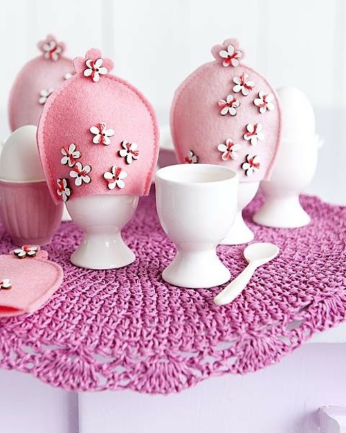 Великденска декорация розово и лилаво платно керамично яйце държач