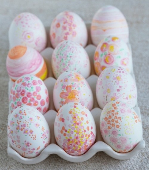 Påske dekorasjon i rosa og lilla håndverk egg holder