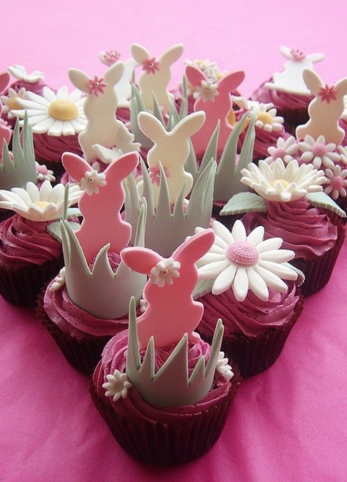 Великденска декорация Розови и лилави зъби на Великден
